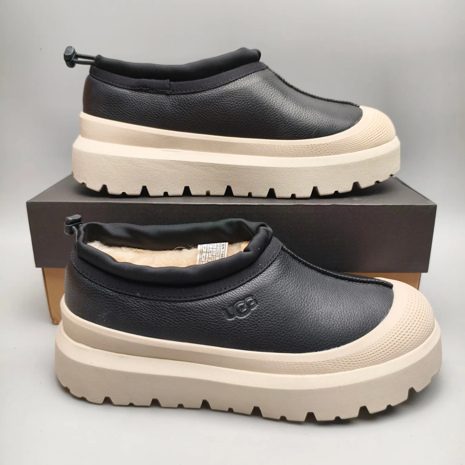 💰560 UGG sheepskin all-in-one snow boots 8351 Slip-on leather casual boots Color: White Black Size: 35-46